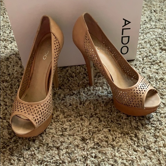 Aldo brown/tan heels - Picture 12 of 16